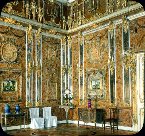 Někteří badatelé se domnívají, že na zámku se může skrývat Jantarová komnata...Foto: Branson DeCou , Public domain, via Wikimedia Commons
