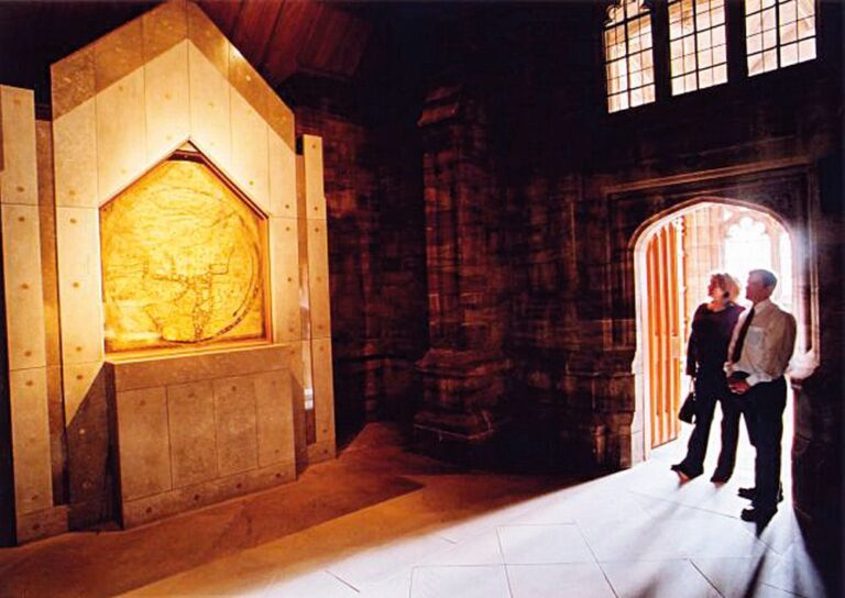 Mappa Mundi je nyní vystavena v Herefordské katedrále, kde byla v roce 1855 nalezena.