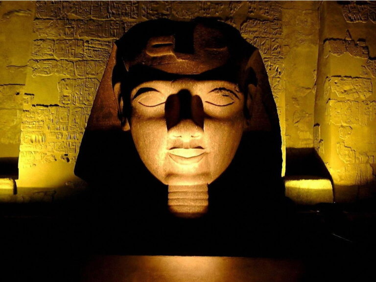 Co naznačuje tvář Sfingy a byla předělána, jak se někteří archeologové domnívají?