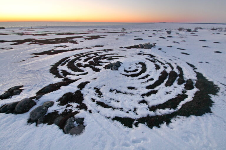 Labyrinty nikdy úplně nezmizí, ani pod nánosy sněhu. Zjistíme někdy, jaký byl jejich účel? Foto: Mxmiljin - Own work, CC BY-SA 4.0, Wikimedia commons