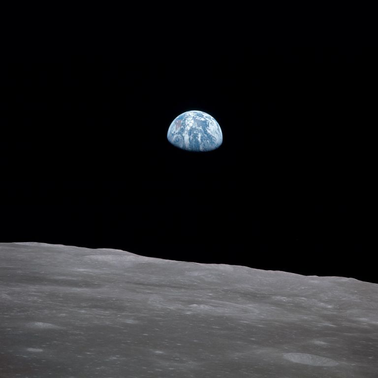 Až se nám podaří trvale osídlit Měsíc, budou na řadě studie o vlivu Země na Měsíčňany. Zdroj ilustrační fotografie: NASA, Public domain, via Wikimedia Commons