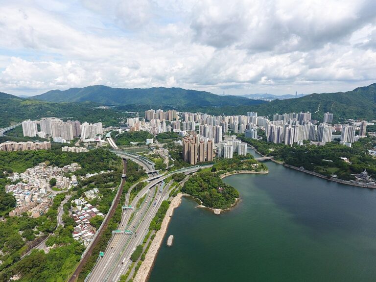 Lokalita se nachází v oblasti, kterou si obyvatelé Hongkongu oblíbili pro množství tamní zeleně. Zdroj ilustrační fotografie: Wpcpey, CC BY-SA 4.0, via Wikimedia Commons