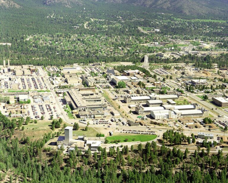 Může hučení souviset s laboratořemi v Los Alamos? Foto Los Alamos National Laboratory / Creative Commons / Attribution