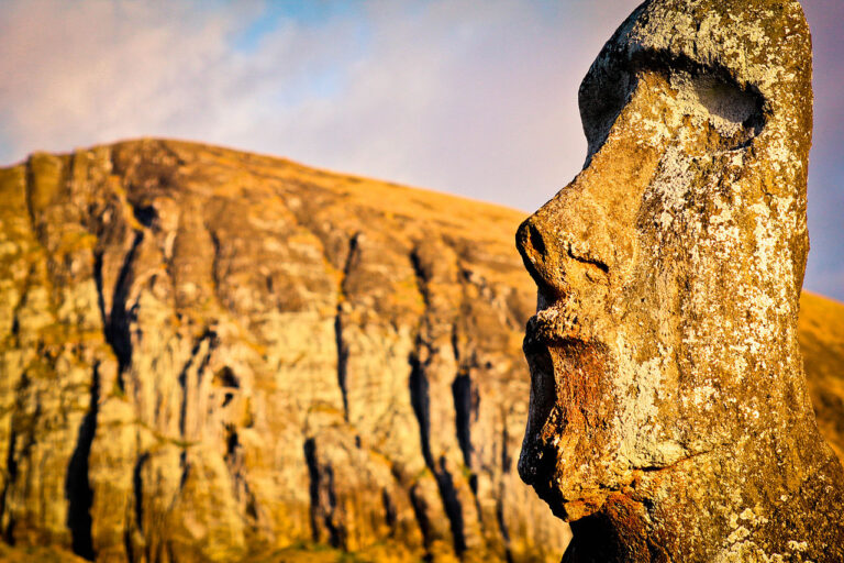 Moai. FOTO: Alanbritom / CC / CC BY-SA 2.0