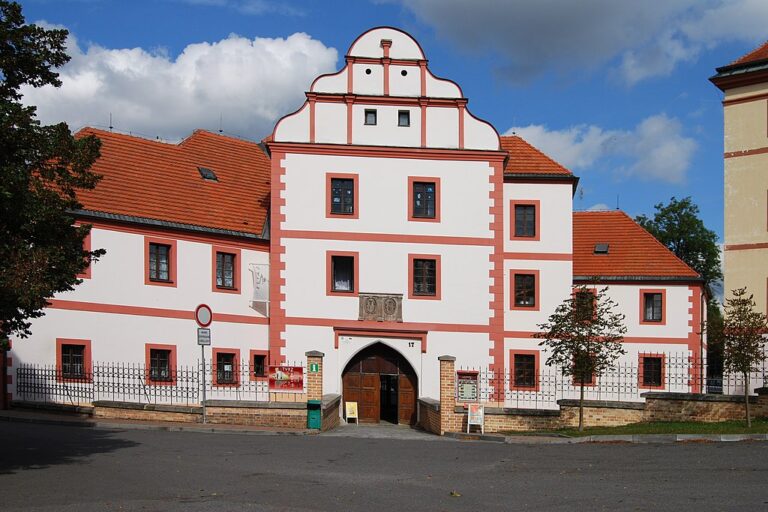 Zámek Lnáře