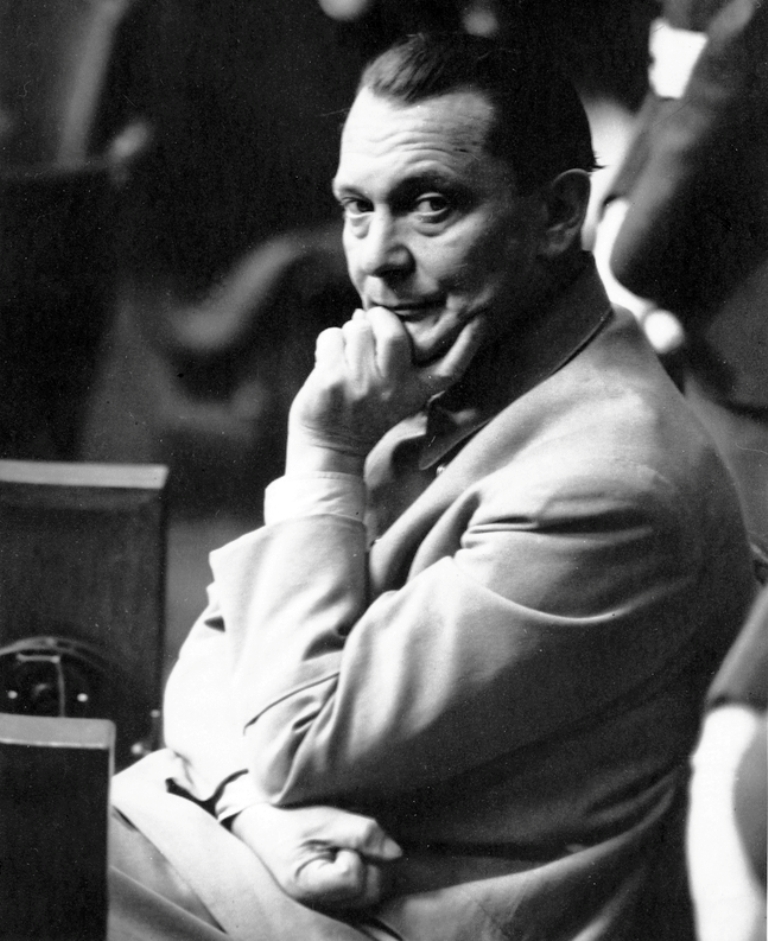 Göring trestu smrti unikl sebevraždou.