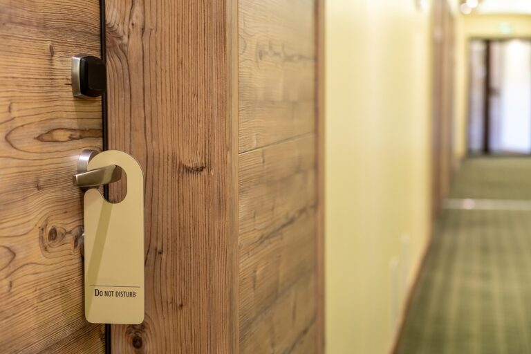 Pokoj s číslem 873 na dveřích už dnes v hotelu nenajdete.