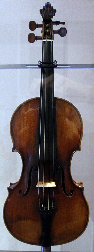 Housle na které Niccolò Paganini hrával. Je možné, že je ďábel i v nich?
