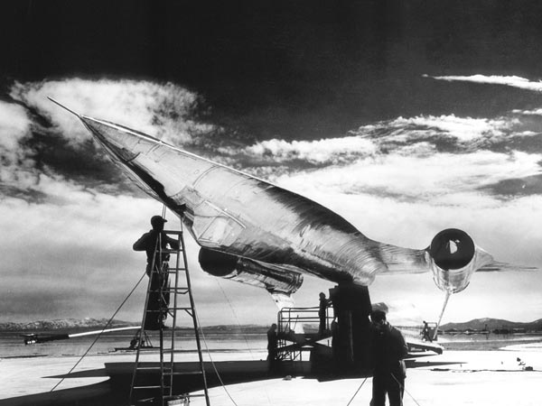 Lockheed A12 právě absolvuje testy. Kde jinde, než v Oblasti 51....