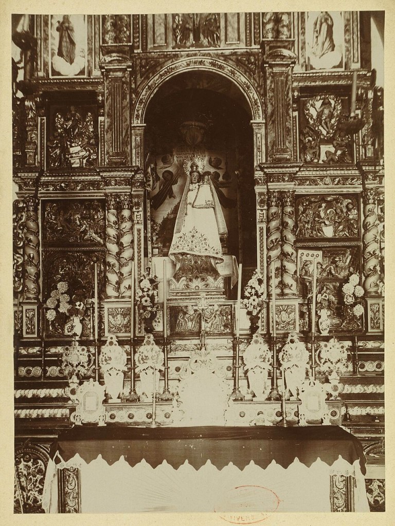 Původní socha, která byla zničena požárem v roce 1972.