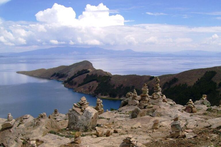 Materiál na výstavbu Pumapunku se měl dopravovat až od jezera Titicaca.