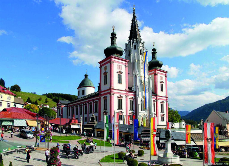 Věřící v Mariazell zaznamenávají celou řadu zázračných uzdravení a v 15. století tu prý také proběhl úspěšný exorcismus.