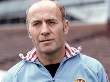 V roce 1980 dal Ron Saunders nainstalovat na stadionní ochozy několik křížů.