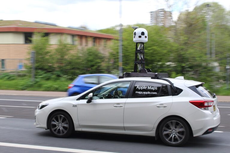 Kamera apple maps zachytiila podiný útvar na jezeře loch ness