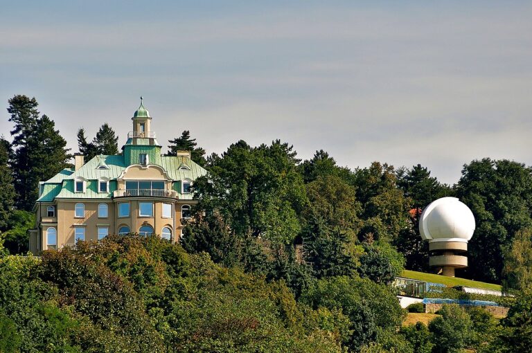 Vila Manfreda von Ardenne ve čtvrti Weißer Hirsch v Drážďanech. Foto: Creative commons