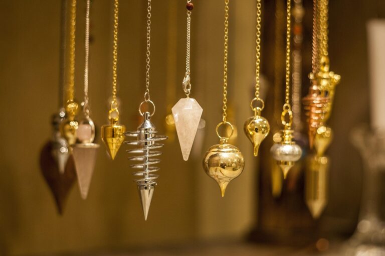 Jak velkou roli v hypnotizování lidí hrají kyvadla?