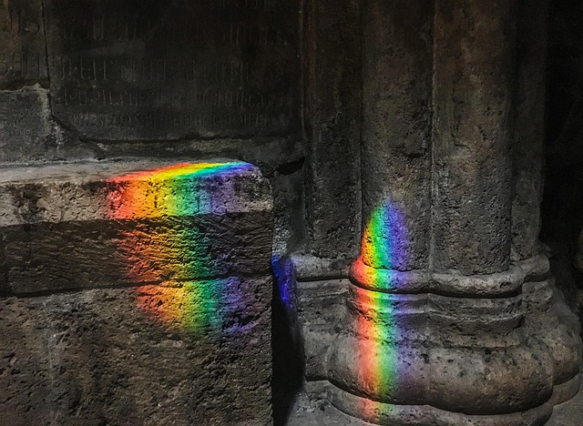 T-pilíře z Gobekli Tepe musely být transportovány a vztyčeny komunitou lovců a sběračů. Zdroj: Pixabay