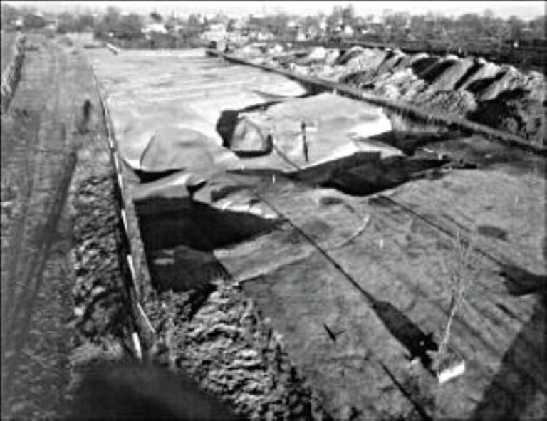 U obce Svodín na jihozápadě země stojí kruhová stavba z doby přibližně 4500 př. n. l., která zdejší naleziště proslavila i daleko za hranicemi.