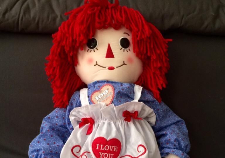 Panenka Annabelle opět budí strach.