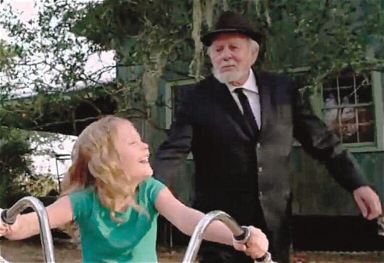 Duch starce nebo přízrak zraněného muže odvedle. Ty prý Heidi viděla vůbec nejdříve.