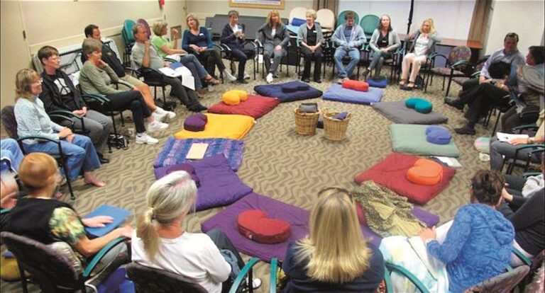 Najdi vnitřní klid, žij přítomností, uvědomuj si věci kolem sebe. To všechno je mindfulness.