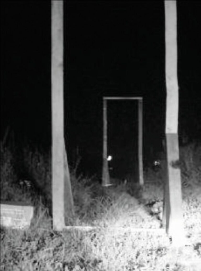 Každá z bran rondelu je orientovaná na konkrétní bod na horizontu, kde Měsíc zapadal, či vycházel.