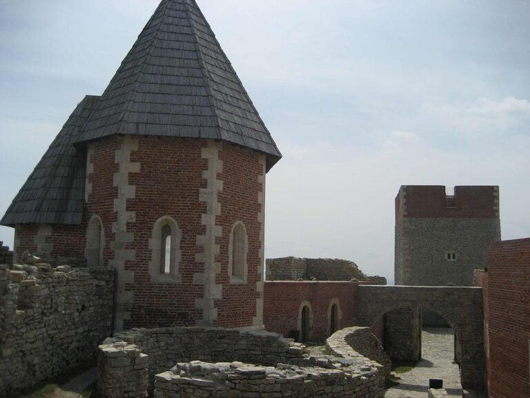 V areálu pevnosti se nacházela rovněž kaple. Modlila se zde i Barbora Celjská? Kdoví…