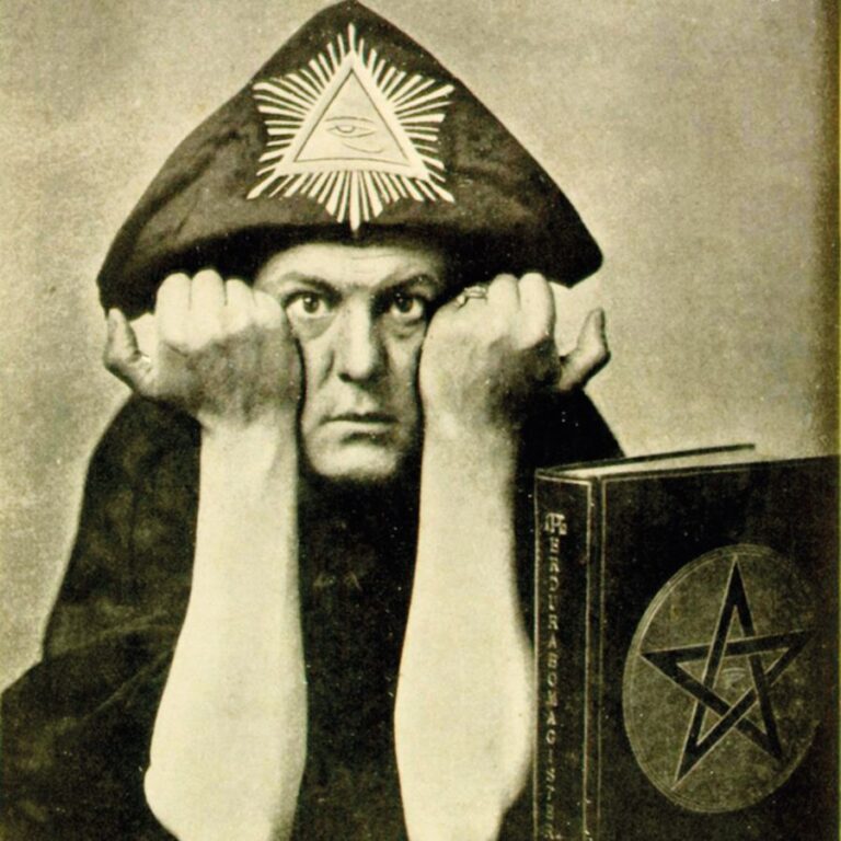 Slavný okultista Aleister Crowley prováděl v Boleskine House magické rituály.