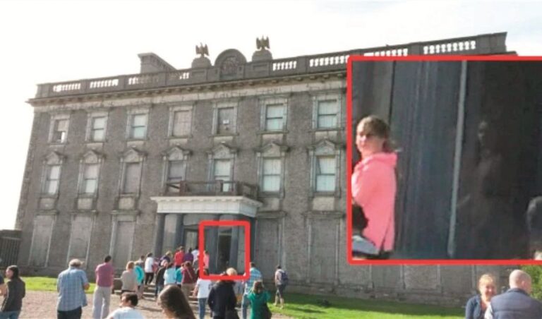 Loftus Hall a snímek, na němž má být zachycena přízračná postava. Foto: