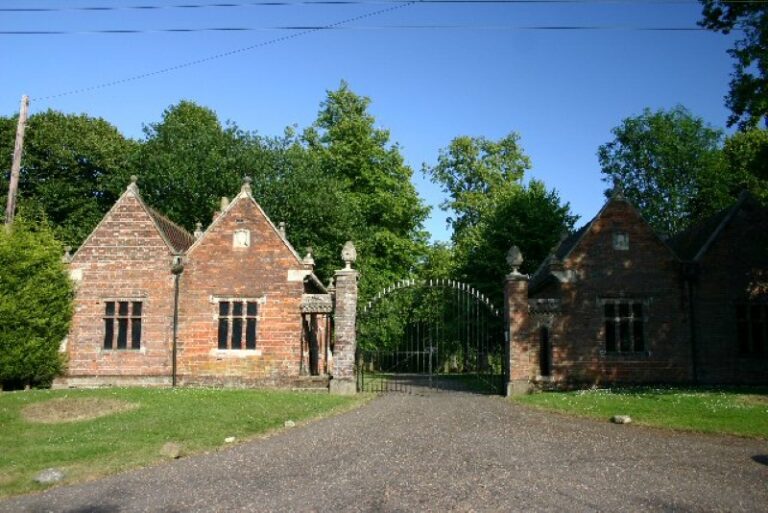 Claudia Schiffer s manželem Matthewem Vaughnem žijí v anglickém sídle Coldman Hall.
