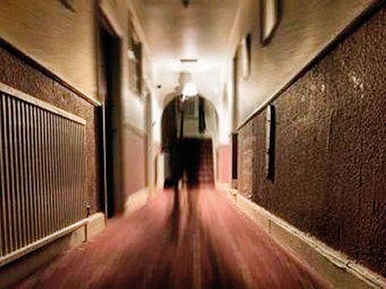 Nejproslulejším hotelem, v němž údajně straší, je Hotel Langham.