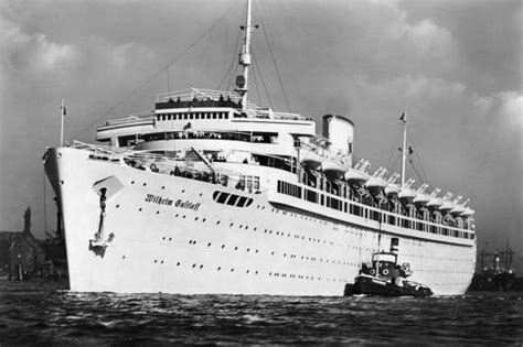 Archivní snímek parníku Wilhelm Gustloff, který byl během války přestavěn z výletní lodi na evakuační plavidlo.