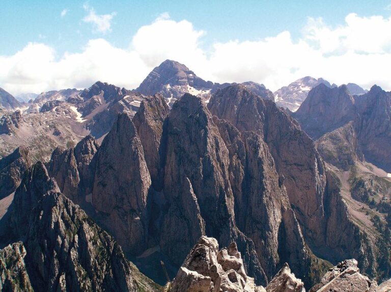 Do pohoří Prokletije se po setmění kvůli kletbě odváží málokdo. Foto: Vlado Vujisic/Creative Commons/CC BY-SA 3.0