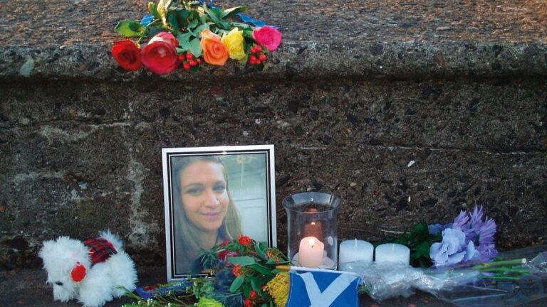 Spáchala Annie skutečně sebevraždu?