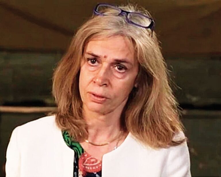 Ruská badatelka a spisovatelka Olga Chetveriková patří k těm, kteří tvrdí, že si mocní staojící za farmaceuty koupili i WHO.