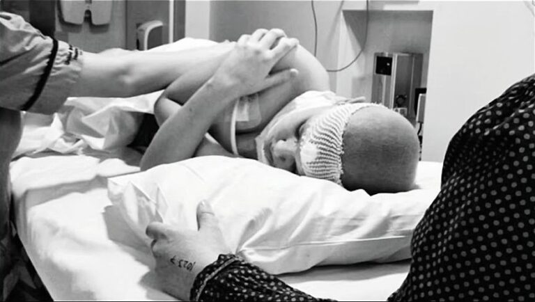 Deryn se měl z rakoviny uzdravit poté, co mu matka opakovaně dala konopí.