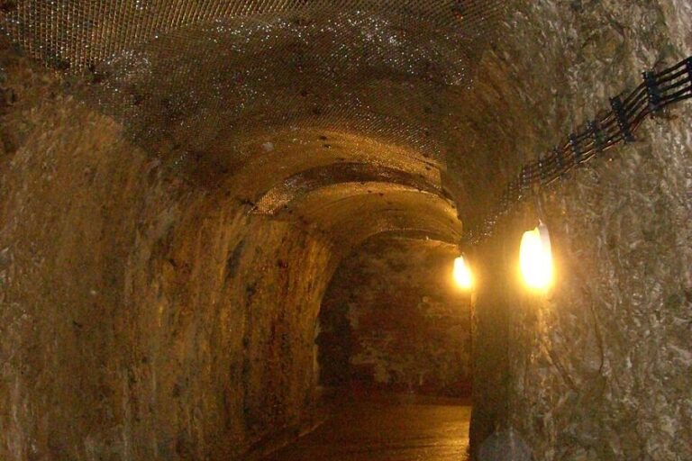 Svítící chodba. Foto: Schuminka janička/Creative Commons/Public domain