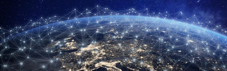 Moderní technologie a satelity jsou podle některých teorií nástrojem pro kontrolu lidstva.