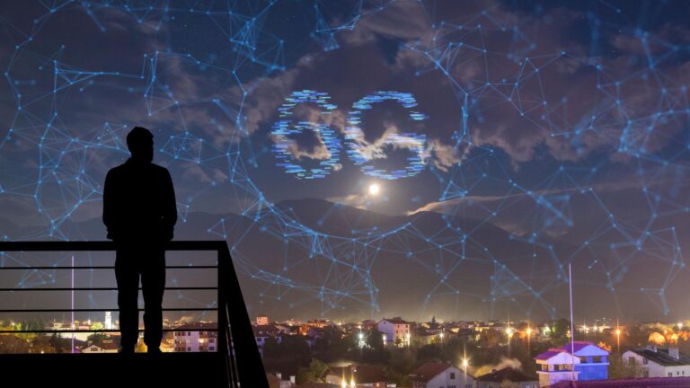 Tajný projekt Blue Beam má údajně vytvářet falešná náboženská zjevení pomocí pokročilé technologie promítané na oblohu.