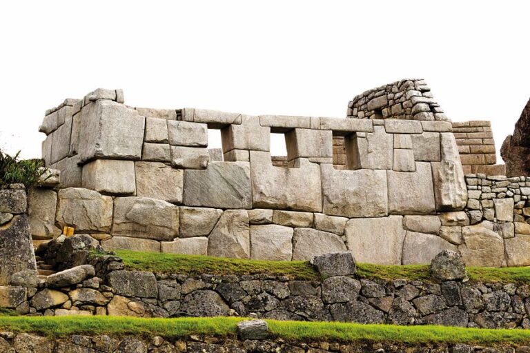 Na stavbu zdí nebyla potřeba malta. Dokonale opracované kameny sedí téměř na milimetry.