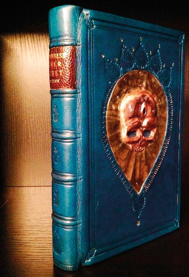 O nevšedních dobrodružstvích píše knihy.