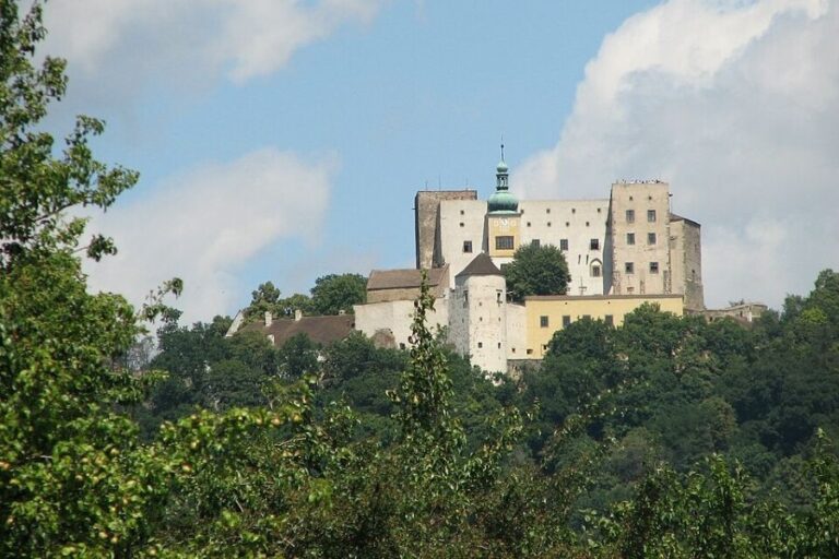 Hrad Buchlov. Násilnou smrt zdejšího pána se dodnes nepovedlo objasnit. Foto: Mercy/Creative Commons/CC BY-SA 4.0
