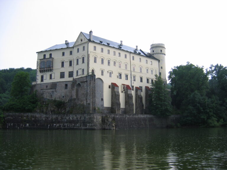 Dnešní podoba zámku Orlík. Foto: Creative commons (Wikimedia)