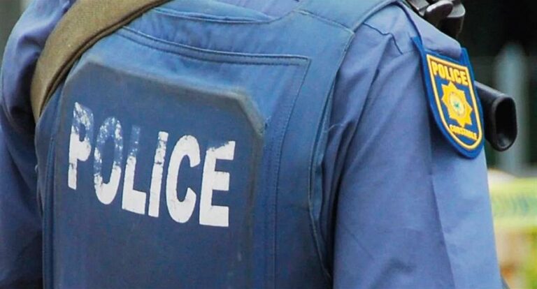 Na policisty možná mají spadeno duchové nebožtíků jedné místní rodiny.