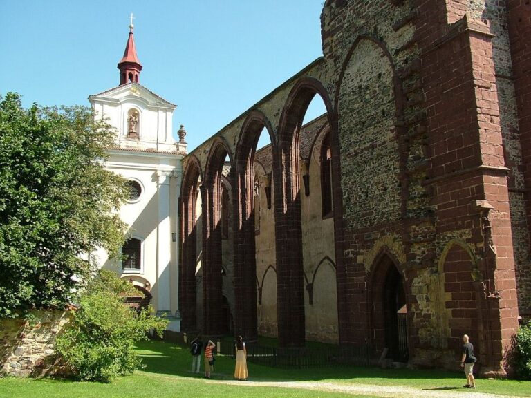 Nedokončená loď gotického chrámu. Může být poklad pod ní? Foto: svajcr/Creative Commons/CC BY-SA 3.0