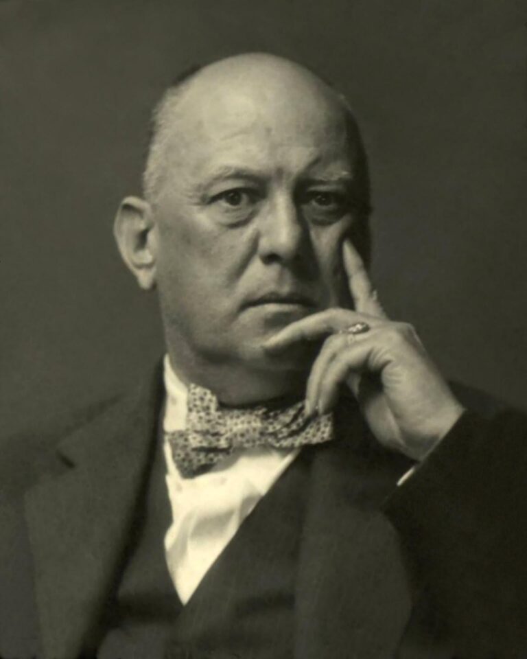 Britský okultista Aleister Crowley tvrdil, že podle instrukcí z Abramelinova grimoáru navázal spojení se svým strážným andělem a později vyvolal i démona Choronzona.