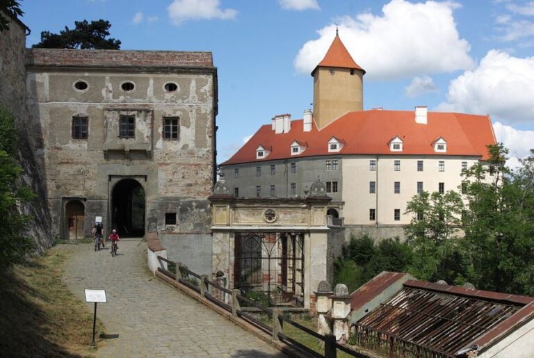 Ovšem žádný poklad tu neukryli, zůstal zde po nich hlavně vojenský materiál a munice. Foto: RomanM82 – Vlastní dílo/Creative Commons/CC BY-SA 4.0