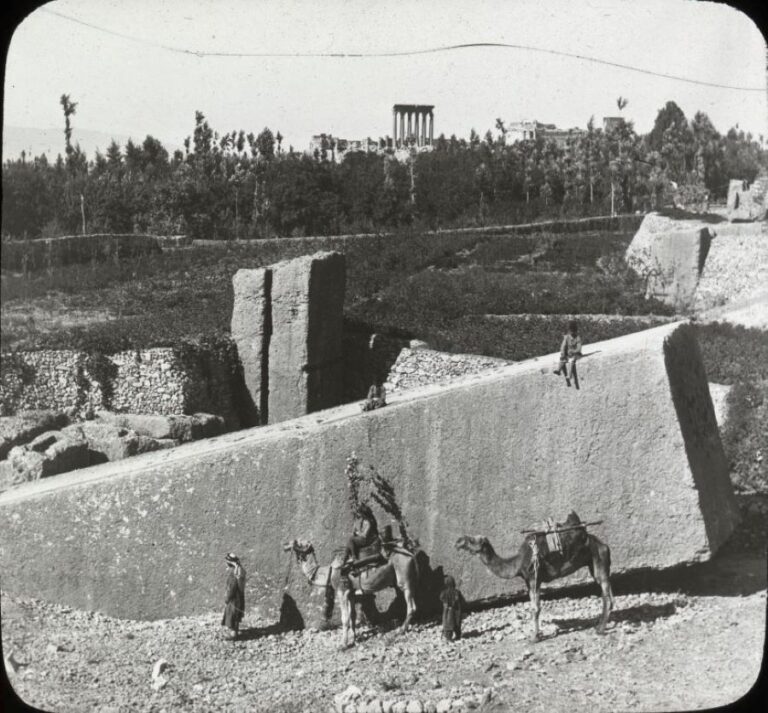 Jak dávní stavitelé kameny přemisťovali, to zůstává záhadou. Foto: Oregon State University Archives/Creative Commons/No know copyright restriction