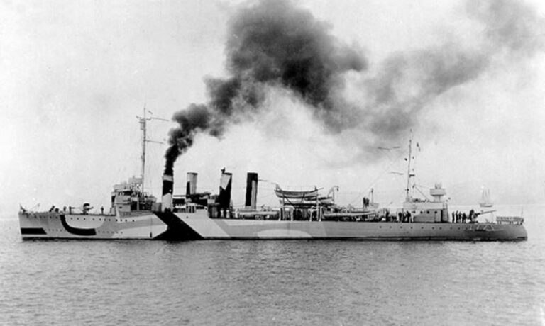 Torpédoborec USS Ward jako první zaútočil na podezřelou japonskou miniponorku...