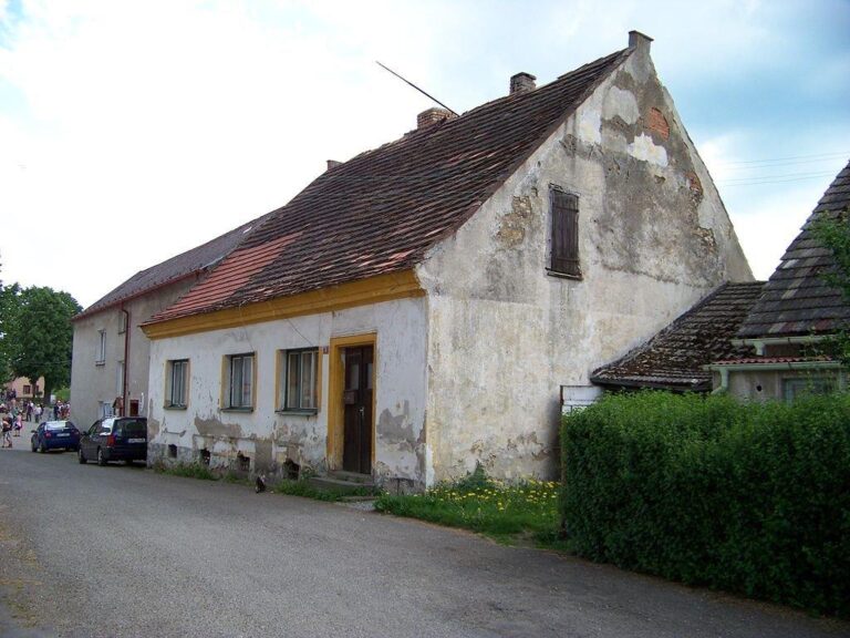 Nenápadný dům v Otíně je spojován s několika tragickými úmrtími.